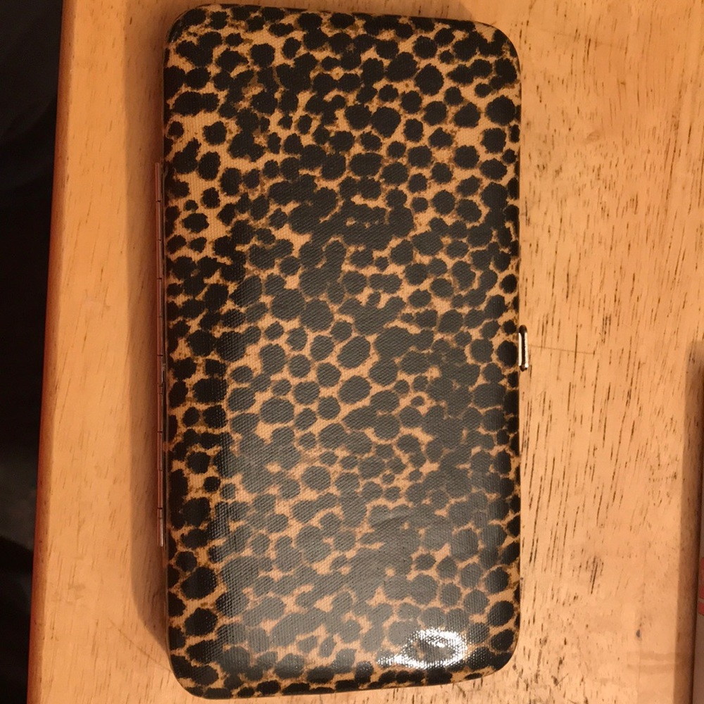 Hard shell leopard print wallet.